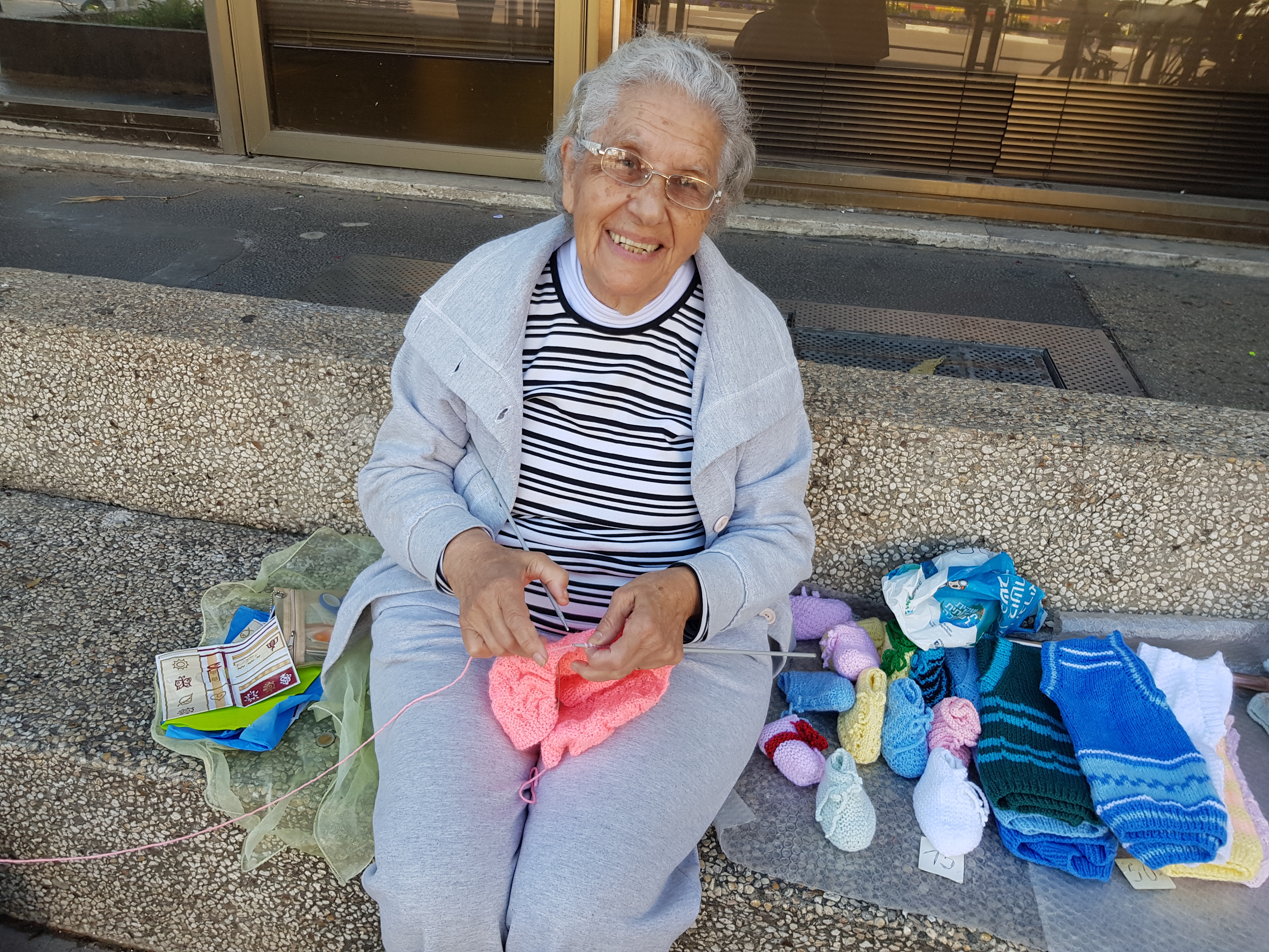 בראני פייגלמן. "לא סורגת בשביל הכסף, אלא בשביל התעסוקה". צילום: שרי שיין